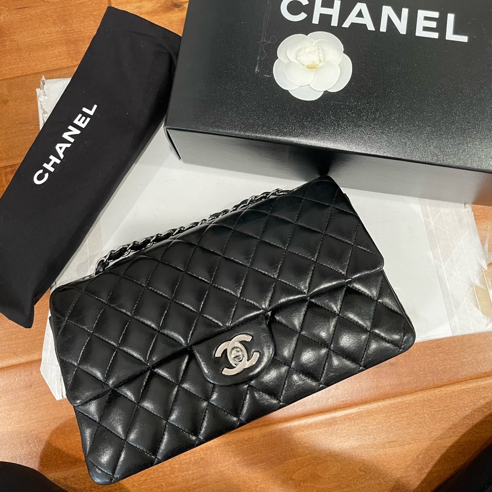 Chanel Medium vintage classic Flap